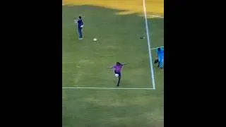 Ronaldinho still doing his things