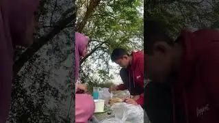 Nyaman dan sederhana, makan di taman 