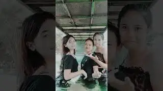 cewe berenang ga pake bh🙈 auto keliatan boba nya 
