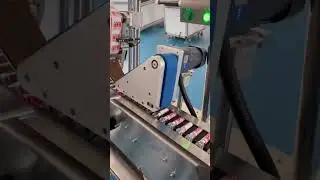 Horizontal sticker labeling machine for ampoule vials bottles