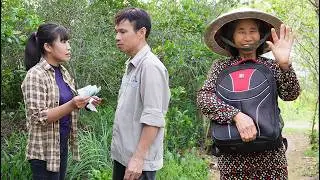 Huyen and De were worried when the woman with amnesia returned and gave Huyen a large sum of money.
