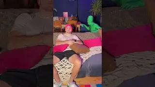 Me vestí de mono verde para espiar a mi amigo😱🤯😰😵‍💫