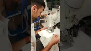 Novak prodaje majce