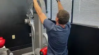 Upper back focused machine pulldown