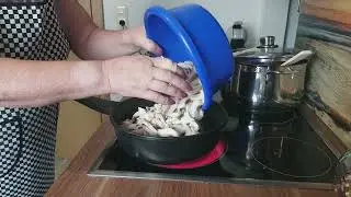 очень вкусный быстрый супчик  , жареные грибы