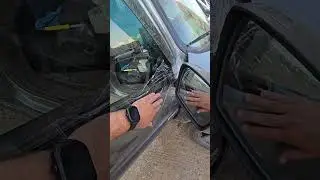 Прикрепил сбитое зеркало как смог. Теперь точно боевая Нива.