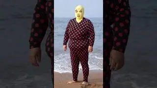 Почему китайцы носят маски на пляж?  #люди #китай  #море