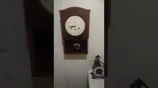relógio de parede Silco, falta vidro frontal e o ponteiro das horas, está pro Brick.
