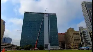 Union Pacific Shield Installed on Omaha Headquarters Building
