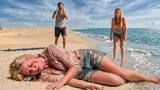 They Trapped on watchtower movie explain in hindi। movie explain in hindi/urdu। movie in हिन्दी