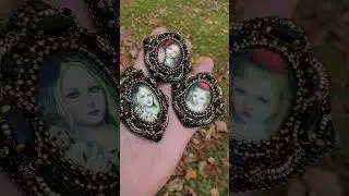 Готические броши девочки.