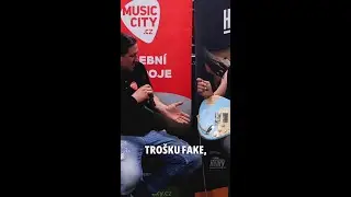 Slavnostní otevření nové prodejny Music City v Uherském Hradišti s hosty a písní.