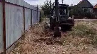 Трактор закопался в песок