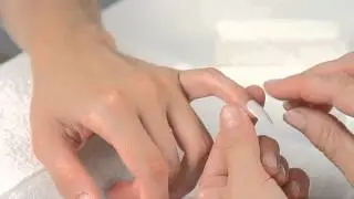 Cómo pegar y cortar uñas postizas