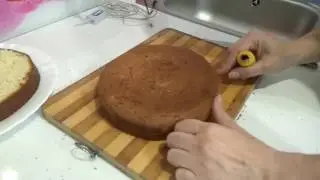 Как равномерно разрезать бисквит. Быстро и вкусно!
