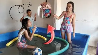 JOGUEI O CELULAR DA MINHA PRIMA NA PISCINA*ELA CHOROU
