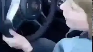 Гном Гномыч въебался в витрину
