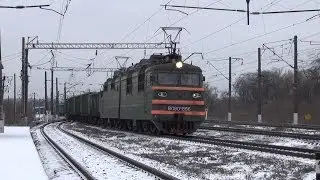 Электровоз ВЛ80Т-886 с грузовым поездом