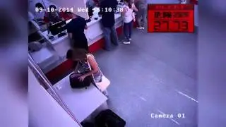 Девушка клептоманка украла канцелярский нож!