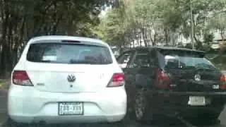 Impertinentes en viaducto