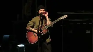 Tegan and Sara - You're either a Tegan fan or a Sara fan + T finds it all very hard w/ teleprompter