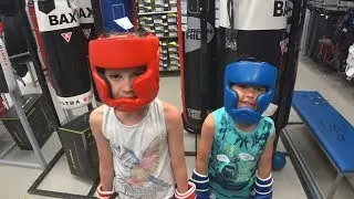 Детские бои в спортивном магазине Мальчик карате GT Kids fight Video for kids channel