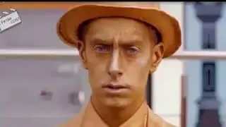 Film zombie manusia berpura pura jadi patung