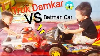 mobil tabrakan palsu Truk Damkar vs mobil Batman. main mobil truk damkar dan mobil Batman.