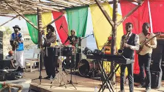 CHEIKH LO et ses amis - song 1 @ La mer à table - Dakar
