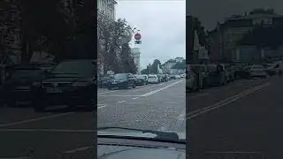 После видео перевесили знак