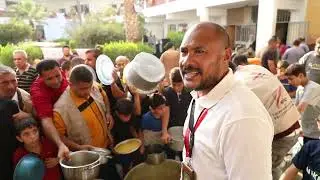 WARGA GAZA BEREBUT MAKANAN KAWATIR TAK KEBAGIAN