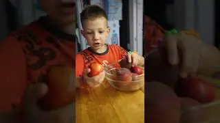 Самый строгий ресторанный критик,гроза всех мам и поваров😂 Персики😂