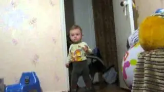 Танец ДабСтеп. Малой танцует