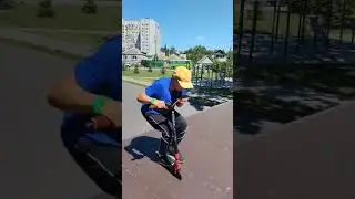 два випа от Вовы #катайсдушой #самокат #скейтбординг #трюки #bmx #трюкинасамокате #фингербординг