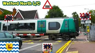 Halogen lights | Watford North Level Crossing, Hertfordshire