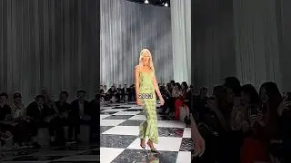 Supermodel Claudia Schiffer at Versace 2023 vs. the 90s✨ 