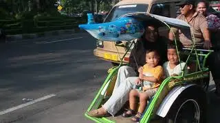Minggu Pagi Di Surabaya, Ngethrift di Tugu Pahlawan Lanjut Kulineran di Pasar Atom