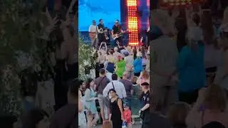 Девушка Прасковья из Подмосковья весело отплясывает. Класс. Полный отрыв.