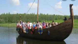 Плывём по реке Сула на драккаре, древний корабль викингов