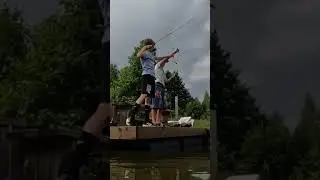 Клюёт на каждом забросе