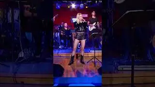 Aleyna Tilki - Sevmek Yok ( Vodafone FreeZone • Saçma Güzel )