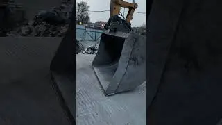 Гусеничный экскаватор Cat