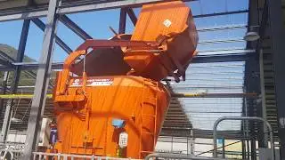 SILTI's Vertical Feed Mixer02 - Bucket lift