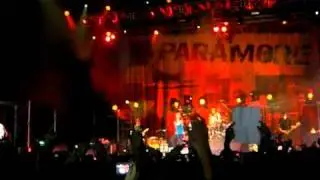 PARAMORE - CARACAS - (17/ 22) - Final PRESSURE y LOOKING UP