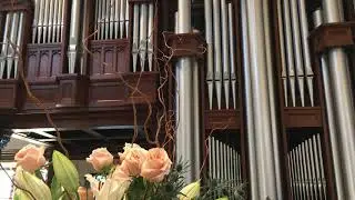 Kathleen Theisen plays the DOXOLOGY on the pipe organ at FCC, Ridgefield, CT