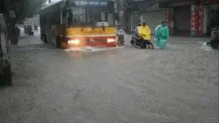 Hà nội mùa này phố cũng như sông