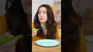 Mom made the girl invisible food and the girl gave her invisible coke in return! 🤣🤣🤣 #funny