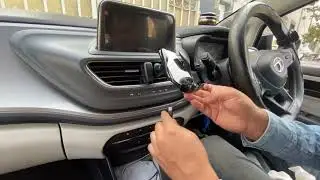 Noymi Car Mobile Holder with 3 Magnetic Charging Pins