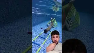 Et moi qui arrive pas à garder les yeux ouvert sous l’eau 😂
