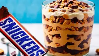 SNICKERS Dessert with no baking. The easy recipe! Trifle in a glass ✅